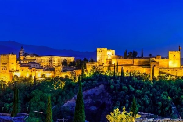 Circuits to Andalusia. Visit the Alhambra and the Nasrid Palaces.