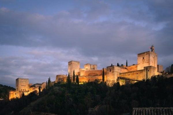Bus tours to Granada. Visit Alhambra with guide and tickets included.