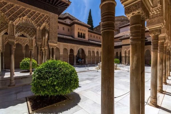 Vacances en Andalousie. Visitez l'Alhambra avec un guide officiel