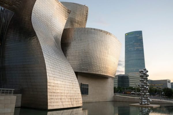 Packages to the Basque Country. Visit the Guggenheim Museum in Bilbao