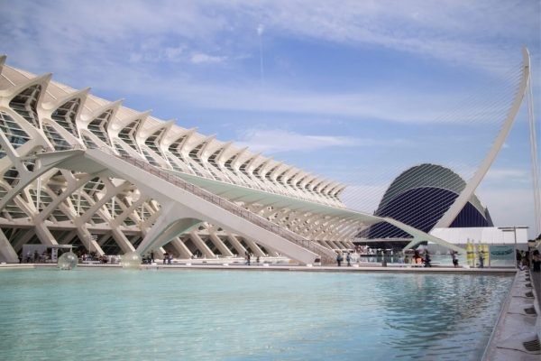 Paquetes a Europa desde España. Visitar la Ciudad de las Artes de Valencia con guía en español.