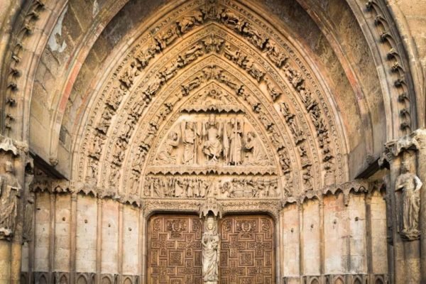 Viajes a España. Visitar la Catedral de León.