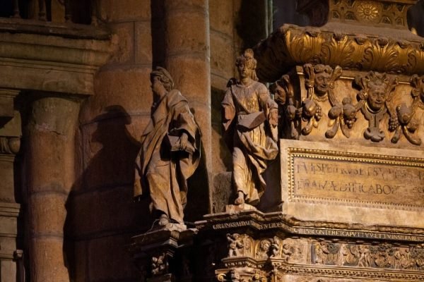 Tours a España. Visitar la Catedral de León.
