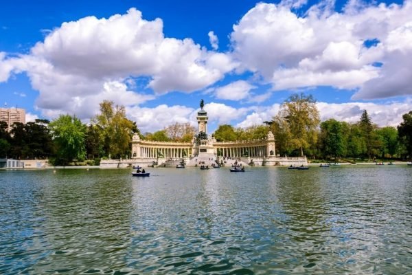 Reise nach Europa. Besuchen Sie den Retiro Park in Madrid mit einem Führer