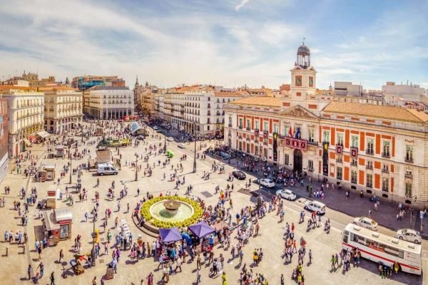 Voyage de vacances en Espagne. Visitez Madrid avec un guide touristique