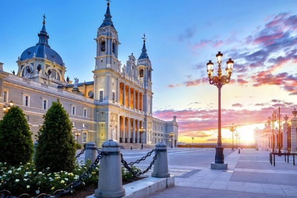 Viaje de vacaciones a España. Visitar Madrid con guía local