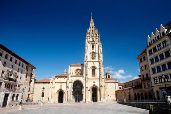 Trips to Asturias and North of Spain. Guided tour of Oviedo