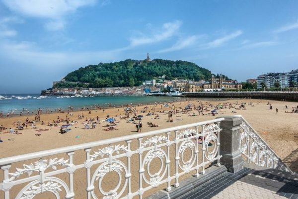 Tours to the North of Spain - Visit of Donostia with a local guide