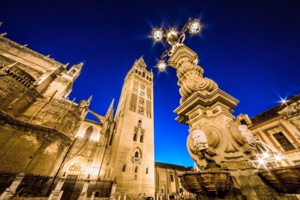 Tours nach Europa. Besuchen Sie Sevilla mit einem Stadtführer