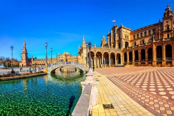 Packages to Europe and Spain. Visit Seville with a guide