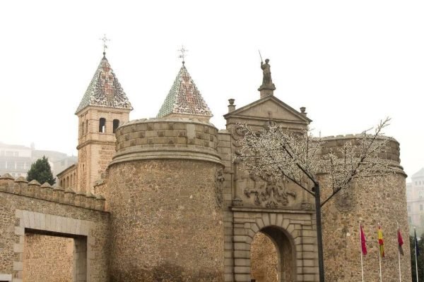 Travel to Europe. Visit Toledo with a guide.