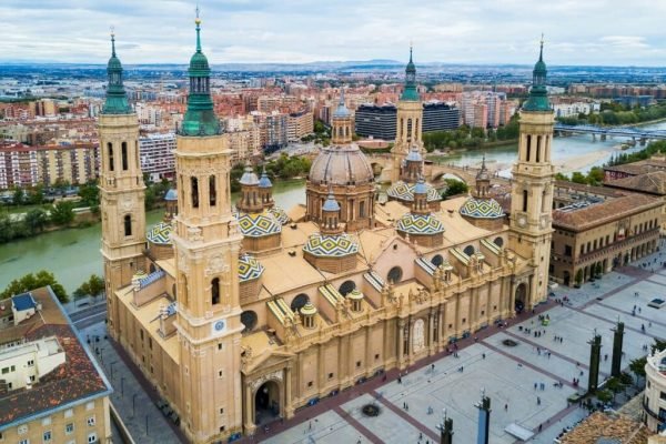 Tour packages to Spain and Europe. Visit of Zaragoza with an English guide.