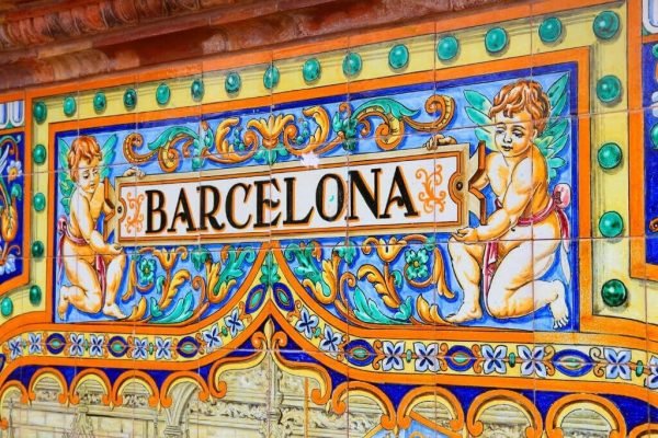 Trips to the Mediterranean Coast. Visit the most outstanding monuments of Barcelona