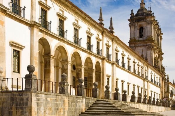 Holidays to Europe from Portugal. Visit the Alcobaça and Batalha Monasteries from Lisbon with an English-speaking guide.