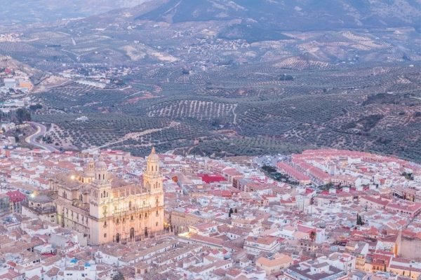 Voyagez en Europe - Visitez la cathédrale de Jaén avec un guide en français