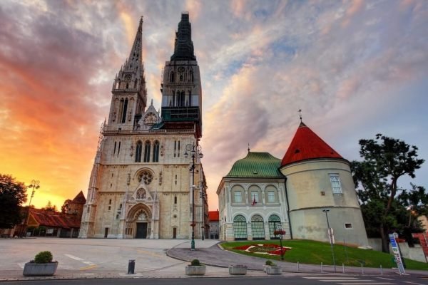 Paquetes turísticos a Europa. Visitar Zagreb, la capital de Croacia con guía de habla hispana.